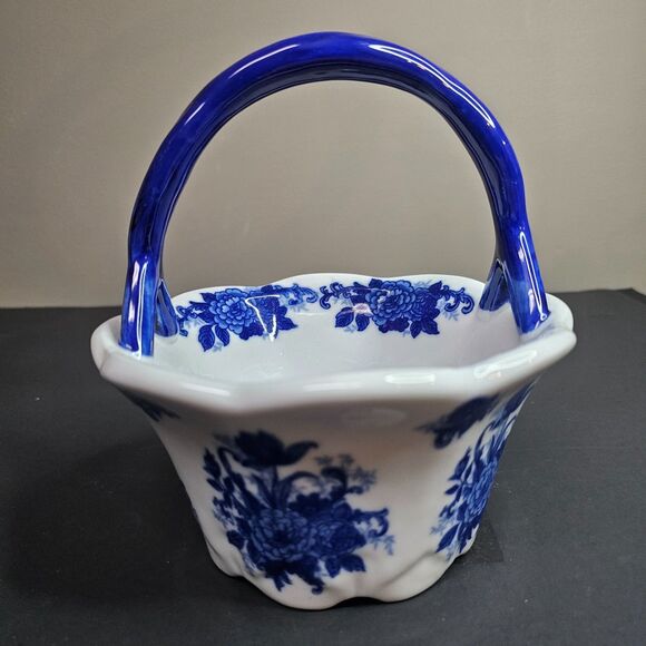 Vtg Blue and White Ceramic Basket with Handle Country Cottagecore 7" - Picture 3 of 8